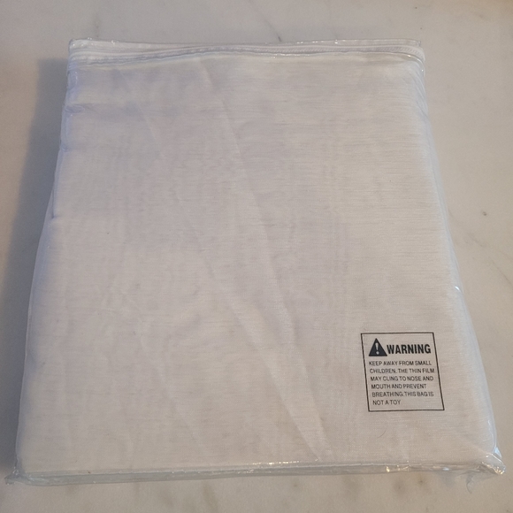 2 Curtain Panels Linen Textured with 8 Grommets Each. - Picture 3 of 3